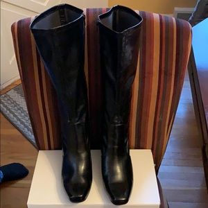 Women’s Boots Black Like New Size 10 Leather Warm